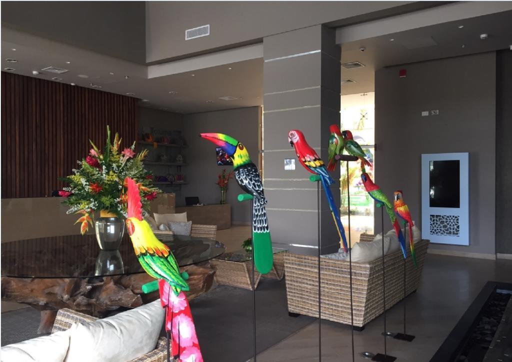 Ghl Hotel Montería Екстериор снимка Parrots at the lobby