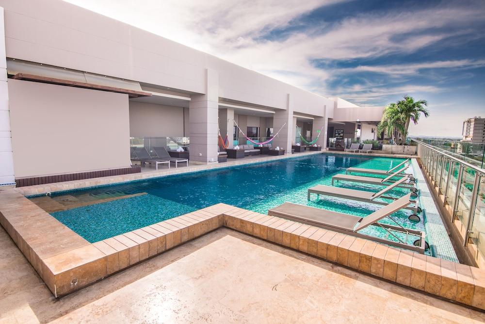 Ghl Hotel Montería Екстериор снимка Rooftop pool at the hotel