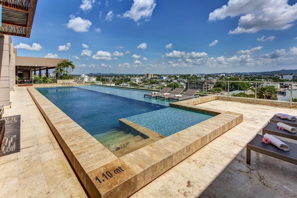 Ghl Hotel Montería Екстериор снимка Infinity pool at the rooftop