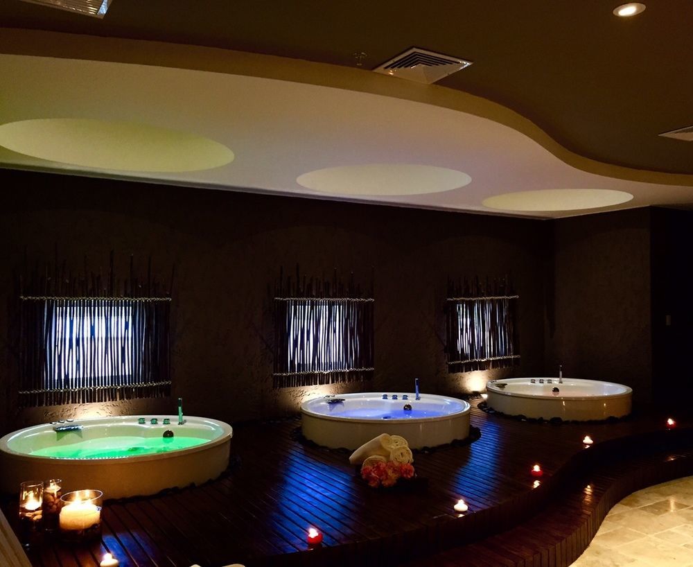 Ghl Hotel Montería Екстериор снимка A modern spa